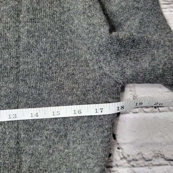 Vintage Trent 74 Robert Bruce 100% 2-Ply Wool Gray Vneck Sweater Size M - Picture 9 of 10